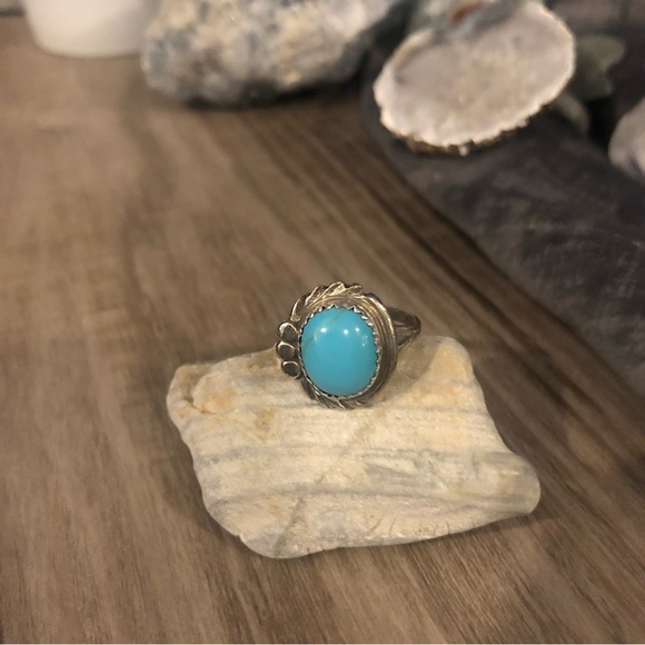 Turquoise Sterling Silver Ring - Picture 2 of 8